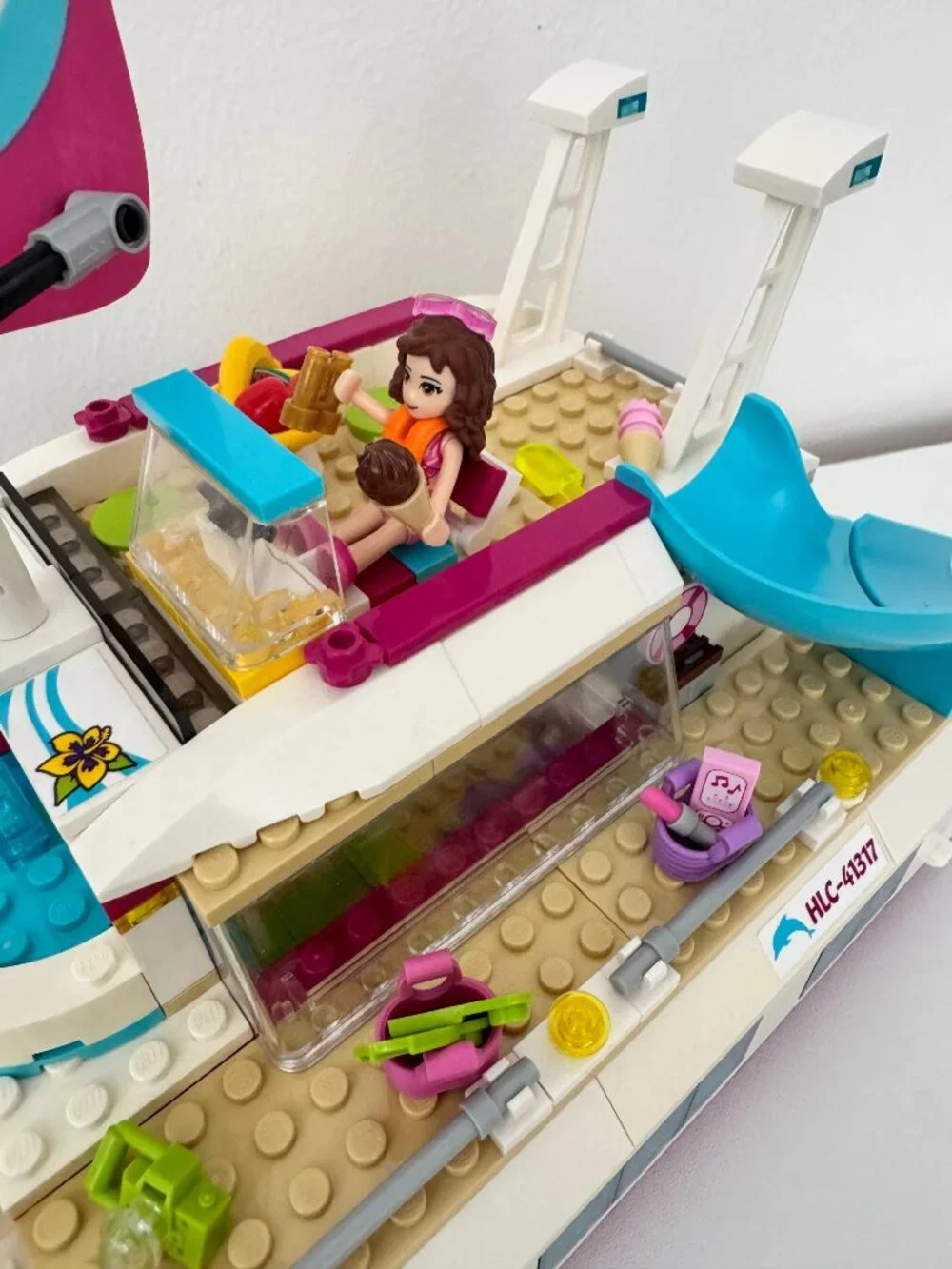 Lego Friends Sunshine Catamaran (#41317, 603 pieces) - Retired Product - Picture 8 of 13